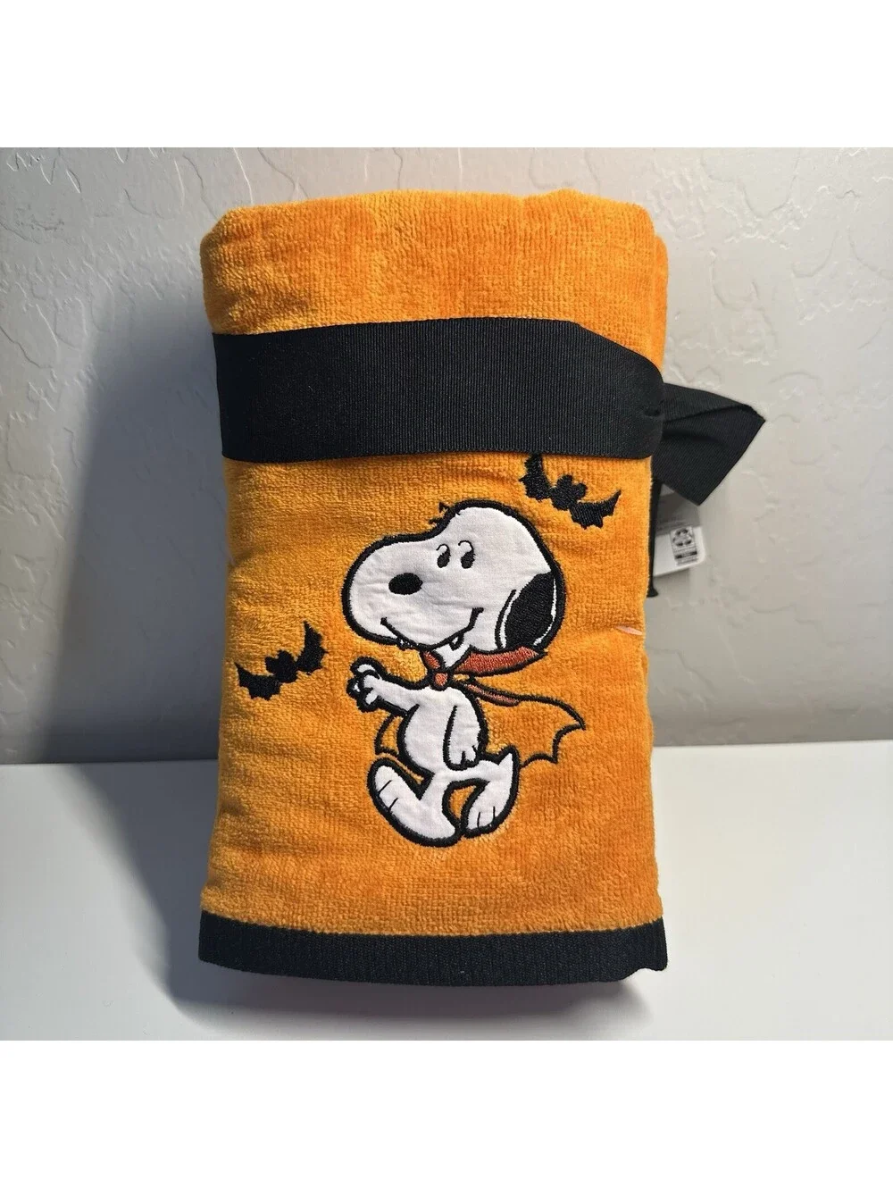 NWT Peanuts Snoopy Halloween Orange Embroidered Vampire Hand Towels Set Of 2